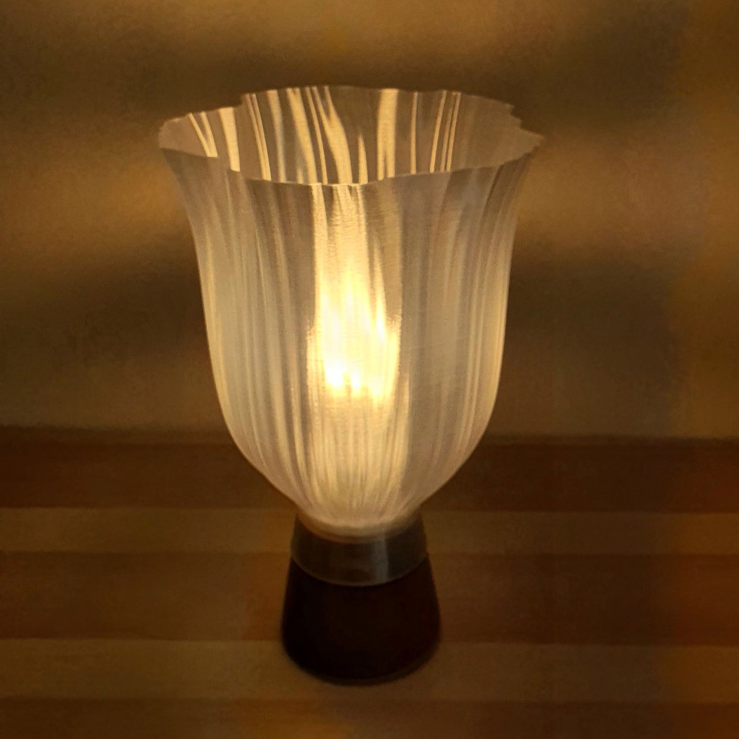 Floral Narrow pendant light dimensions visual guide, providing clarity on the fixture's size and installation suitability.