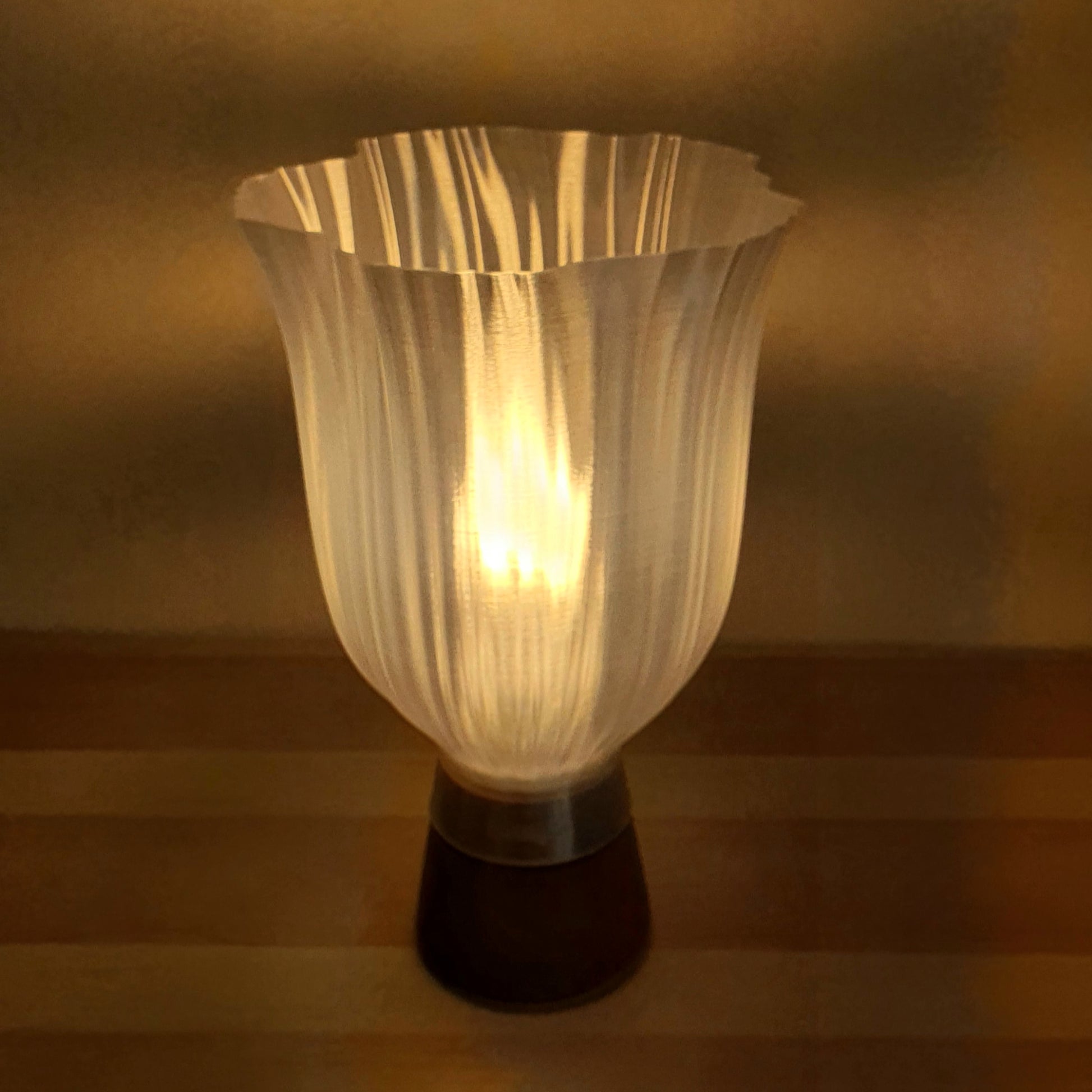 Floral Narrow pendant light dimensions visual guide, providing clarity on the fixture's size and installation suitability.