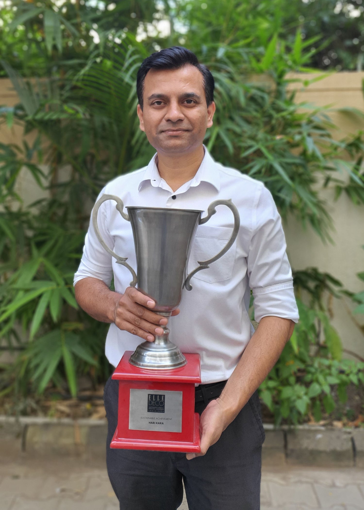 Hari Kara with EDIDA 2022 Trophy